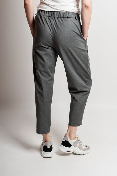 Pantaloni asimmetrici a pieghe Margret